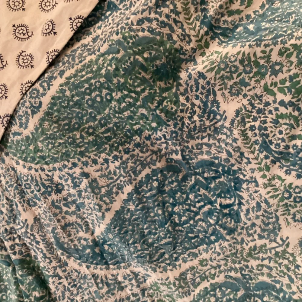 NWOT Tahari Paisley Reversible Duvet